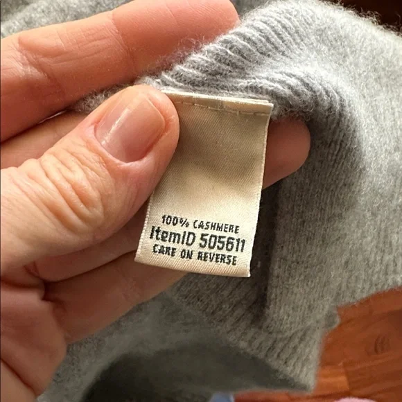 L.L. Bean Light Gray Women's Cashmere Crew Neck Sweater L - Picture 5 of 7